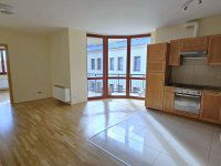 Kiadó téglalakás, albérlet