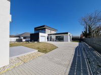 Eladó családi ház, Székesfehérvárott 235 M Ft, 5+2 szobás