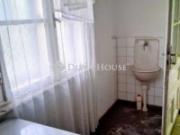 Eladó családi ház, Szegeden 58 M Ft, 2 szobás