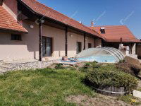 Eladó családi ház, Kisbéren 100 M Ft, 7 szobás