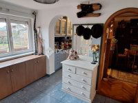 Eladó családi ház, Budaörsön 180 M Ft, 5 szobás