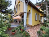 Eladó családi ház, Szegeden 199.9 M Ft, 6 szobás