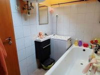 Eladó családi ház, Vecsésen 73.5 M Ft, 7 szobás