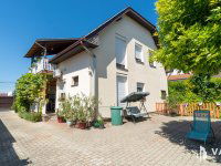 Eladó családi ház, Siófokon 99.9 M Ft, 9 szobás