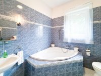 Eladó családi ház, Balatonszemesen 146.8 M Ft, 8 szobás