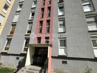 Eladó panellakás, Pécsett 39.9 M Ft, 3 szobás