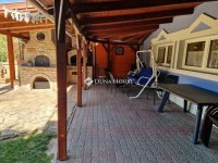 Eladó családi ház, Mendén 139 M Ft, 6 szobás