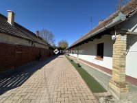 Eladó családi ház, Sáregresen 29.9 M Ft, 2 szobás