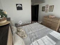 Eladó panellakás, Pécsett 56.9 M Ft, 3 szobás