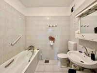 Eladó téglalakás, Pécsett 109 M Ft, 4 szobás