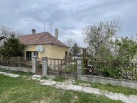 Eladó családi ház, Győrzámolyon 35 M Ft, 2 szobás