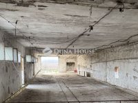 Kiadó ipari ingatlan, Kecskeméten 200 E Ft / hó