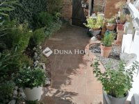 Eladó családi ház, Pécsett 96.5 M Ft, 2 szobás