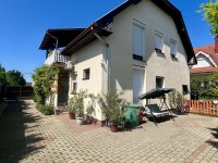 Eladó családi ház, Siófokon 124.9 M Ft, 9 szobás