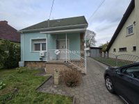 Eladó családi ház, Pécelen 89.9 M Ft, 4 szobás