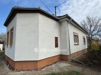 Eladó családi ház, Abában 69.9 M Ft, 3 szobás