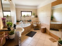 Eladó családi ház, Dunakeszin 196 M Ft, 4 szobás