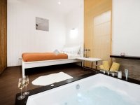 Eladó téglalakás, V. kerületben 117.36 M Ft, 1 szobás