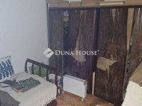 Eladó téglalakás, Pécsett 42 M Ft, 4 szobás