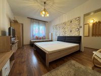 Kiadó panellakás, albérlet, Pécsett, Megyeri téren, 1+1 szobás