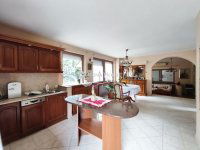 Eladó családi ház, Szentendrén 196 M Ft, 6+3 szobás