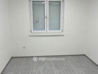 Eladó téglalakás, Komlón 35.4 M Ft, 2 szobás