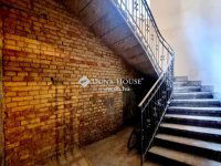 Eladó üzlethelyiség