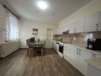 Eladó családi ház, Vecsésen 120 M Ft, 3 szobás