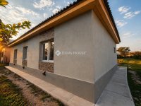 Eladó családi ház, Újszászon 35 M Ft, 5 szobás