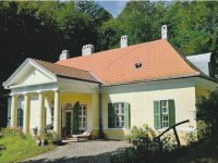 Eladó családi ház, Esztergomban 460.2 M Ft, 10 szobás