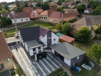 Eladó családi ház, Pécsett 94.9 M Ft, 3 szobás