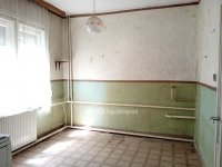 Eladó családi ház, Veszprémben 69.6 M Ft, 5 szobás