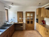 Eladó családi ház, Bólyban 220 M Ft, 9 szobás