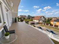 Eladó családi ház, Hévízgyörkön 94.8 M Ft, 8 szobás