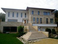 Eladó családi ház, III. kerületben 834.2 M Ft, 7 szobás