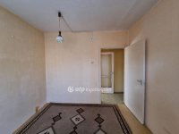 Eladó panellakás, Pápán 38.5 M Ft, 1+3 szobás