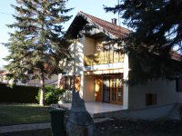 Kiadó családi ház, albérlet, Nagykovácsiban 679 E Ft / hó