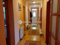 Eladó családi ház, Székesfehérvárott 145 M Ft, 6+2 szobás