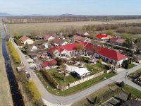 Eladó nyaraló, Balatonfenyvesen 37 M Ft, 4 szobás