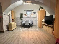 Eladó téglalakás, Pápán 25.8 M Ft, 2+1 szobás