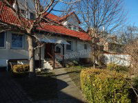 Eladó családi ház, Tatán 150 M Ft, 8 szobás