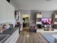 Eladó panellakás, Pécsett 57.9 M Ft, 4 szobás