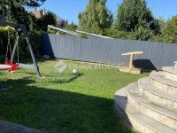 Eladó családi ház, III. kerületben 375 M Ft, 5 szobás