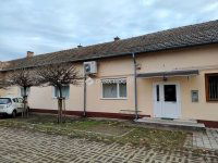 Eladó iroda, Békéscsabán, Dr. Becsey Oszkár utcában 66.5 M Ft