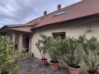 Eladó családi ház, Pannonhalmán 210 M Ft, 8 szobás