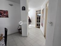 Eladó családi ház, Pécsett 184.99 M Ft, 6 szobás