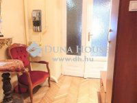 Eladó téglalakás
