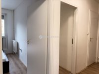 Eladó panellakás, Pécsett 51.9 M Ft, 3 szobás