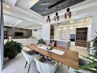 Eladó családi ház, Koroncón 295.9 M Ft, 5 szobás