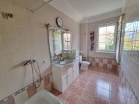 Eladó családi ház, Kápolnásnyéken 199 M Ft, 6 szobás